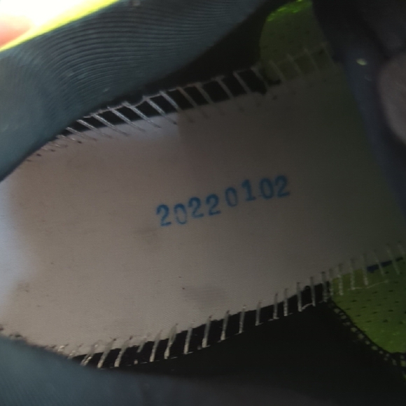 Saucony Men's Size 10 Neon Yellow Running Shoes Awesome Shape!!!! - Picture 10 of 15